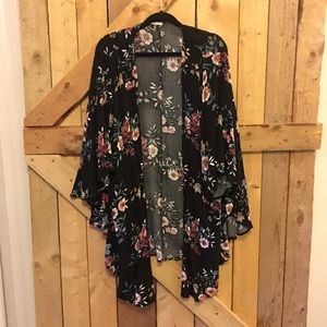 Plus size batwing floral kimono